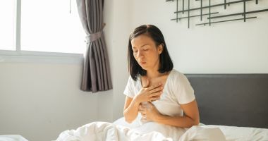 Stire din Sănătate : Arsura retrosternală, un simptom frecvent al bolii de reflux. Ce alimente calmează disconfortul