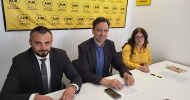 Stire din Politică-Administrație : AUR Constanţa a dezbătut problema plăţilor cu cardul. "Nu toţi oamenii au această posibilitate"