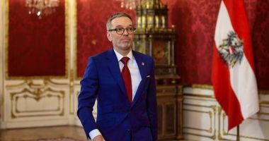 Stire din Actualitate : În Austria vine la putere extrema dreaptă. Cancelarul Karl Nehammer și-a dat demisia