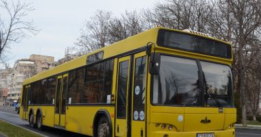Stire din Social : Transportul în comun, veșnica problemă! „Folosim autobuze care abia își mai țin tabla pe ele”