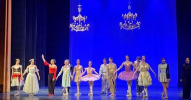Stire din Cultură-Educație : Eleganță în pași de dans. Tinerii artiști cuceresc scena Teatrului ”Oleg Danovski”