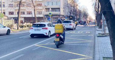Regulile sunt făcute ca să fie încălcate? Șoferii profită de banda specială de pe bulevardul Tomis - 2