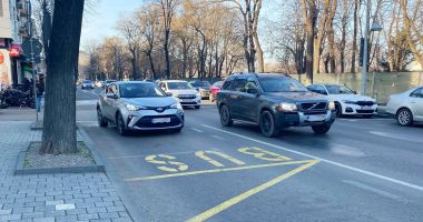 Regulile sunt făcute ca să fie încălcate? Șoferii profită de banda specială de pe bulevardul Tomis