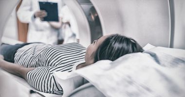 Stire din Sănătate : Bani mai mulți pentru românii bolnavi. Guvernul a suplimentat bugetul CNAS