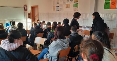 Bani europeni în lupta cu abandonul la gimnaziu. 42 de școli constănțene au atras aproape 30 milioane lei - 2