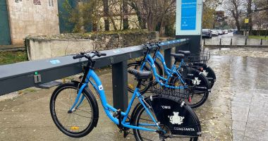 Stire din Social : Constanța încurajează pedalatul, indiferent de vreme! Au reapărut primele biciclete care pot fi închiriate gratuit