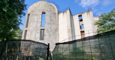 Catedrala Eroilor din Constanța, în paragină. Nici urmă de lucrări, doar miros de nepăsare! - 4