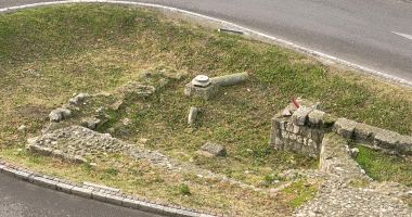 Biserica din sensul giratoriu, locul unde trecutul şi prezentul se împletesc într-o poveste fără sfârşit - 4
