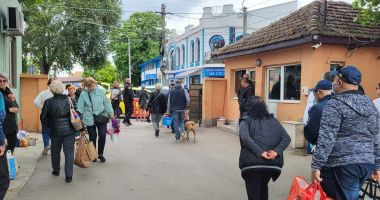 Cimitirele constănţene, pline de credincioşi, de Paştele Blajinilor - 2