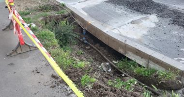 Pericol chiar sub ferestre? Constănțenii dintr-un bloc vechi, panicați de alunecările de teren - 2