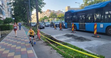 Stire din Social : Pericol chiar sub ferestre? Constănțenii dintr-un bloc vechi, panicați de alunecările de teren