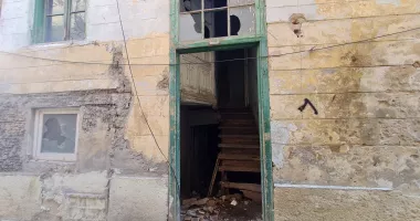 Supraimpozitați, amendați, dar nepăsători! Case abandonate în centrul Constanței - 3