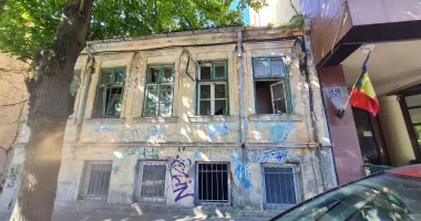 Supraimpozitați, amendați, dar nepăsători! Case abandonate în centrul Constanței - 5