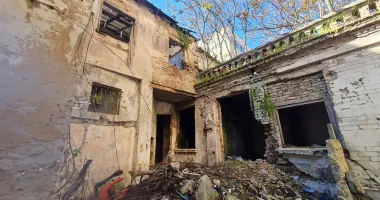 Supraimpozitați, amendați, dar nepăsători! Case abandonate în centrul Constanței - 6