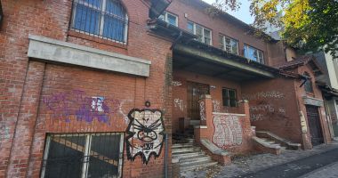 "Poverina" Casa d'Italia, rușinea din centrul orașului. O bijuterie transformată în WC-ul boschetarilor - 2