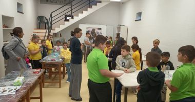 Stire din Cultură-Educație : „Săptămâna Altfel” la Cernavodă. Elevii au descoperit tainele Gânditorului de la Hamangia