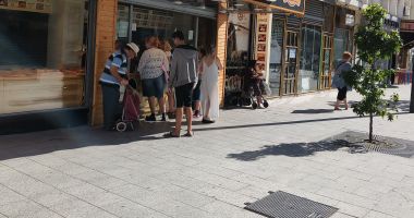 Stire din Social : Se implică cineva să facă ordine? Cerșetorii au luat cu asalt litoralul și au devenit agresivi