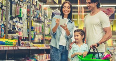 Stire din Social : Părinții umblă la pușculiță ca să facă față cheltuielilor necesare începerii anului școlar