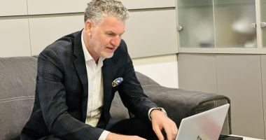 Stire din Politică-Administrație : Primarul din Năvodari, Florin Chelaru, continuă proiectele în prag de sărbători. "Le mulţumesc tuturor pentru sprijin"