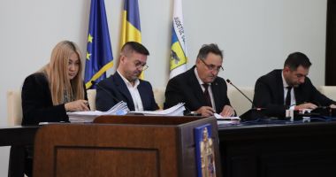 Stire din Politică-Administrație : Ultima şedinţă din actualul mandat. Mihai Lupu, mesaj pentru viitorul preşedinte al CJC, Florin Mitroi