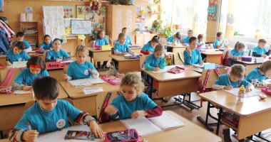 Stire din Cultură-Educație : Emoţii mari pentru părinţi! Începe aventura înscrierii în clasa pregătitoare!