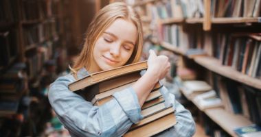 Stire din Cultură-Educație : O altfel de celebrare, în Club Doors! Constănțenii, invitați să recite de Ziua Internațională a Cărții