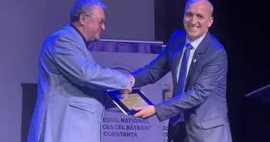 Stire din Cultură-Educație : Ambasadorul Olandei, foști miniștri, olimpici și absolvenți de prestigiu, la 130 de ani de „Mircea cel Bătrân”