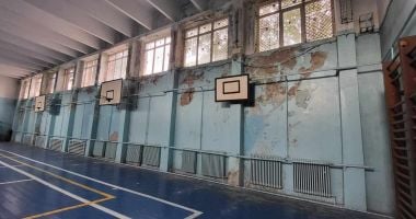 Promisiuni că Liceul "Tomis" va fi reabilitat după nouă decenii! "Ne-am săturat de mucegai şi degradare!" - 2