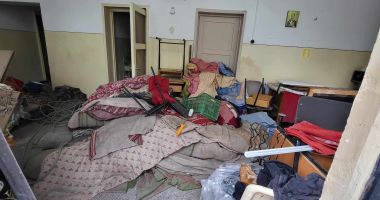 Promisiuni că Liceul "Tomis" va fi reabilitat după nouă decenii! "Ne-am săturat de mucegai şi degradare!" - 4