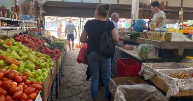 Afacerile comercianților din piețe, grav afectate de caniculă. "Am aruncat baxuri întregi de legume" - 2