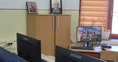 Gest formidabil al urmașilor profesorului Mihai Contanu. Datorită donației, s-a inaugurat laboratorul de informatică - 2