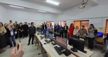 Gest formidabil al urmașilor profesorului Mihai Contanu. Datorită donației, s-a inaugurat laboratorul de informatică - 3