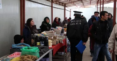 Stire din Eveniment : Negustorii ilegali sunt în vizorul autorităților locale. Sancțiuni și dosare penale pentru contrabandă