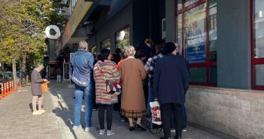 Stire din Social : O fi și acesta un semn! Constănțenii au ajuns să se îmbulzească la haine second-hand