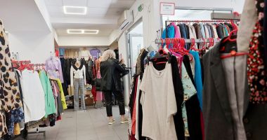 O fi și acesta un semn! Constănțenii au ajuns să se îmbulzească la haine second-hand - 2