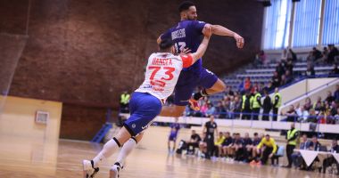Stire din Sport : Victorii spectaculoase pentru handbaliştii şi baschetbalistele de la CSM Constanţa