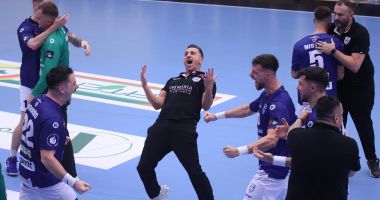 Stire din Sport : Constanţa a respirat handbal. CSM a răpus vedetele de la Sporting Lisabona într-o atmosferă incendiară