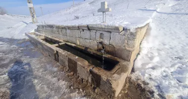 Apa, un lux în 2026! Sătenii din Cuiugiuc o cară cu găleata de la cișmeaua aflată la cinci kilometri - 3