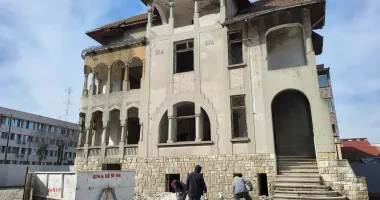 Stire din Social : Răsturnare de situație! Vila „Dalas” scapă de vânzare și intră în transformare