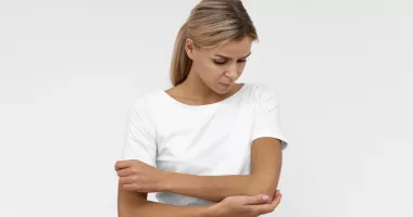 Stire din Sănătate : Îmbunătățiți-vă calitatea vieții! Remedii eficiente pentru dermatita atopică