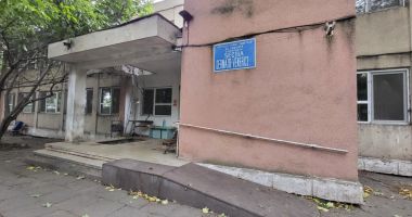 Stire din Social : De la saloane pline, la pereți dărâmați. O fostă secție medicală, abandonată pe Aleea Portului