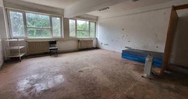 De la saloane pline, la pereți dărâmați. O fostă secție medicală, abandonată pe Aleea Portului - 3