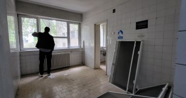 De la saloane pline, la pereți dărâmați. O fostă secție medicală, abandonată pe Aleea Portului - 5