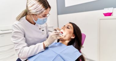 Stire din Sănătate : Cum să aveți grijă de restaurările dentare provizorii pentru un zâmbet sănătos