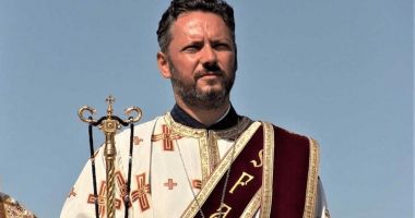 Stire din Eveniment : Preotul-neurochirurg Ştefan Mindea, acuzat de înşelăciune de pacienţii operaţi