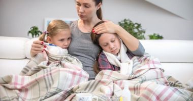 Stire din Social : Carieră versus copil bolnav. Respectă angajatorul drepturile părinților la concediu de îngrijire?