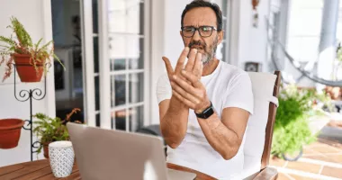 Stire din Sănătate : Durerea de mâini și încheieturi. Cauze și soluții pentru confortul zilnic