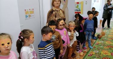 Stire din Cultură-Educație : Sfatul educatoarei Stana Radu, după 50 de ani la catedră: "Dacă nu colaborezi cu părinții, nu realizezi nimic"