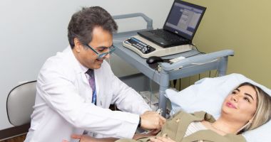 Stire din Sănătate : Electromiografia - investigaţia care dezvăluie sănătatea nervilor şi a muşchilor