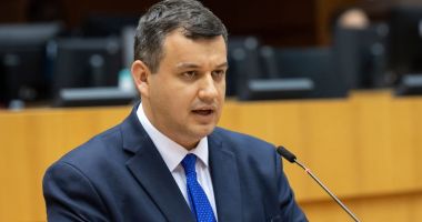 Se încolonează dreapta politică în spatele generalului Ciucă? Liberalii deschid negocierile cu celelalte partide - 2